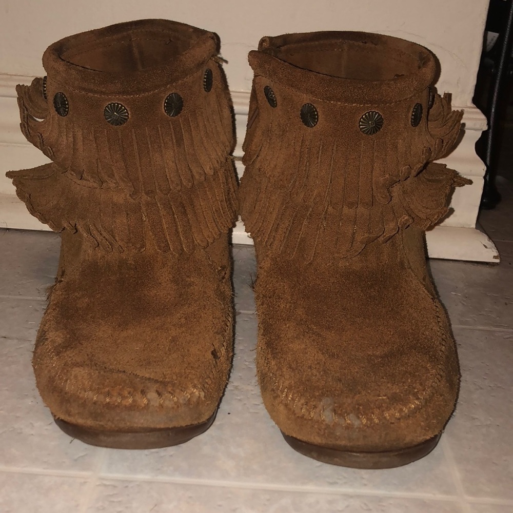 Minnetonka moccasin shoes